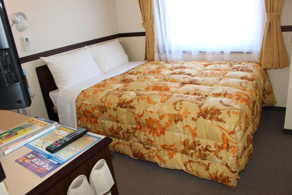Toyoko Inn Saitama Iwatsuki Ekimae Exteriör bild