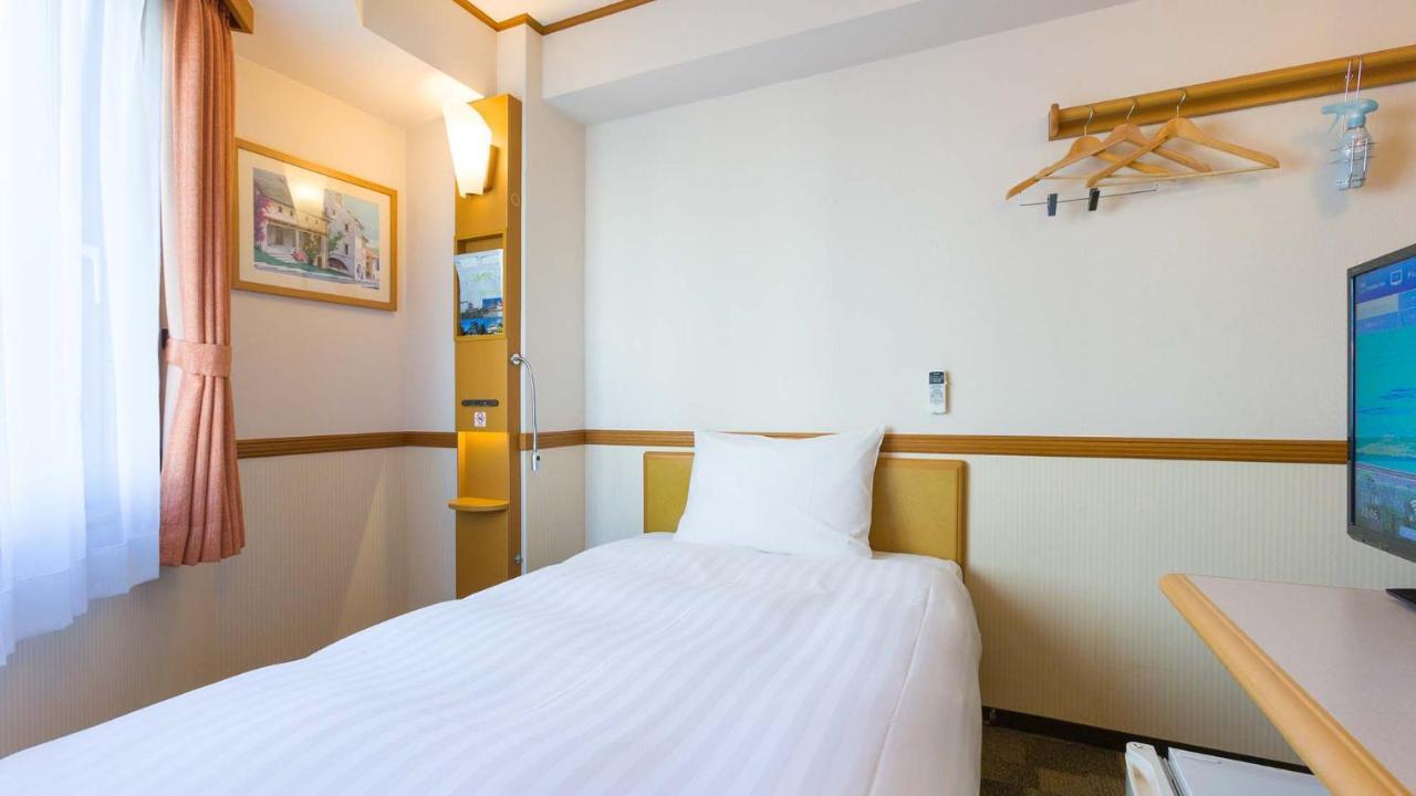 Toyoko Inn Saitama Iwatsuki Ekimae Exteriör bild